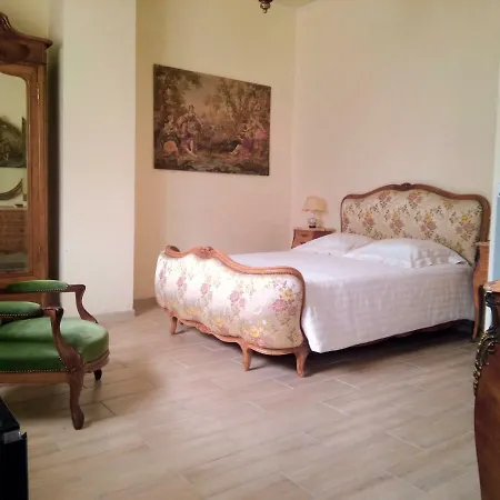 Relais De Montgeoffroy Les Gites Bed & Breakfast