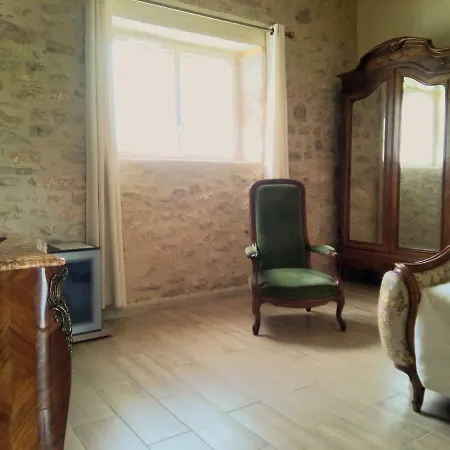 Relais De Montgeoffroy Les Gites Bed & Breakfast